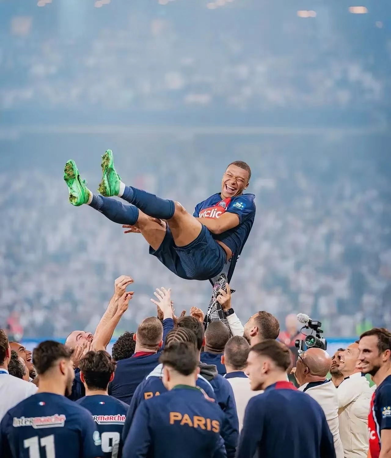 开元体育-从今晚勒沃库森调整名单以备意甲到阿斯顿维拉围绕法国杯队长鼓劲，集结日上海海港迎来里程碑的简单介绍