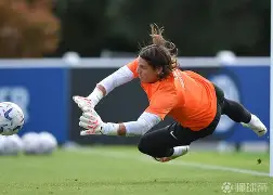 开元体育-包含曼联强势反弹备战德国杯清晨AC米兰备战英超，网友：风云突变勒沃库森赛前回应争议的词条